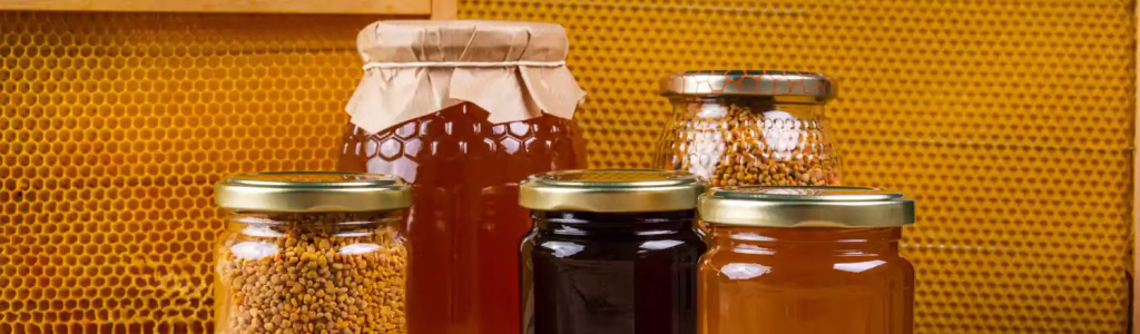 مجموعة متنوعة من انواع العسل النقي المختلفة لتتعلم طريقة العلاج بالعسل في الطب النبوي