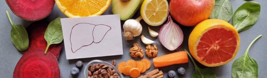 مجموعة من الفواكه و المكسرات التي تستخدم في برنامج تغذية علاجية للكبد الدهني