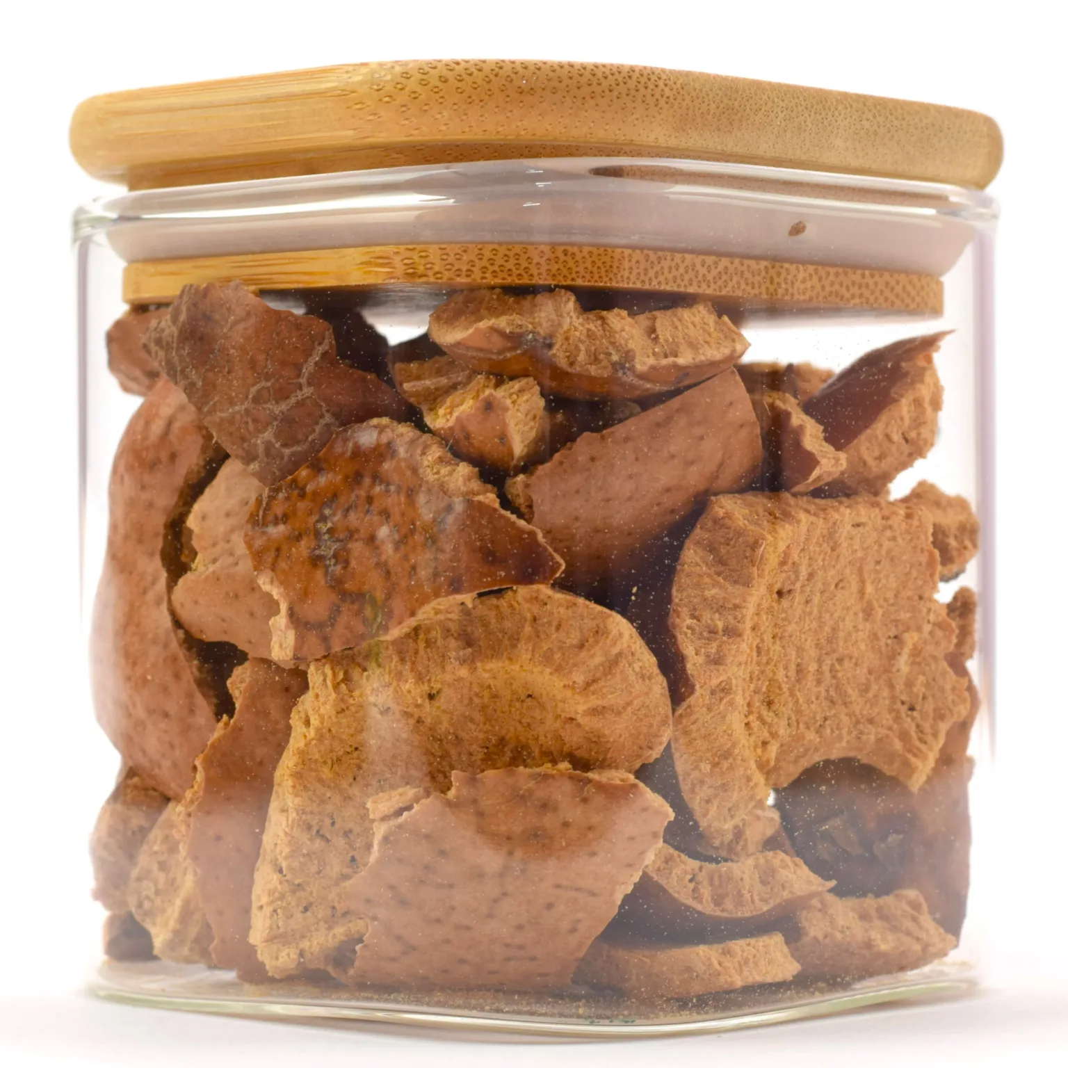 برطمان يحتوي على الدوم المجروش و هو من اهم الوسائل المتبعة لعلاج الضغط بالاعشاب