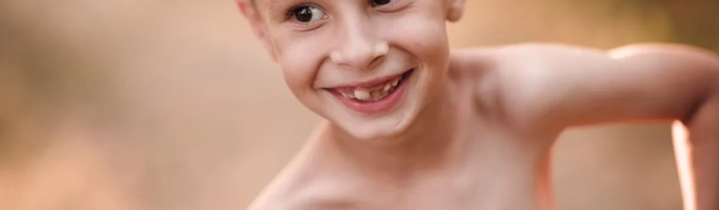 طفل يعاني من اعراض النحافة عند الأطفال